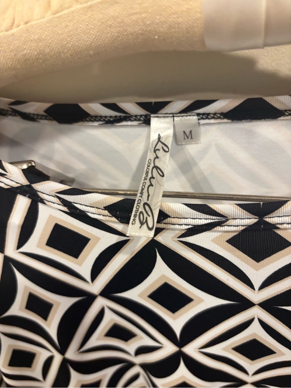Lulu-B Black and White Geometric Long Sleeve Dress - Picture 2 of 3